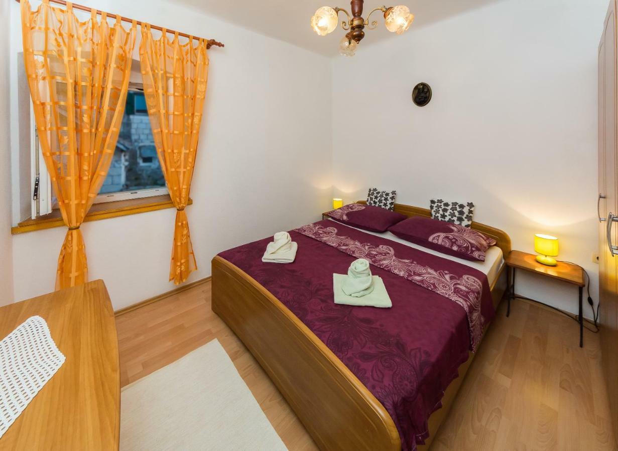 Apartment Leut With Spacious Terrace And Sea View Слатине Экстерьер фото